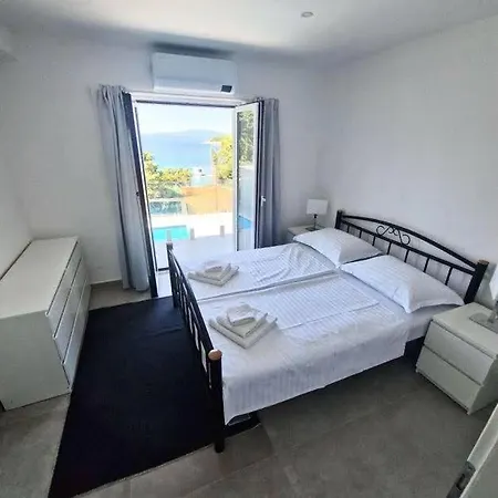 Suha Punta Luxury First Row To The Sea Apartment *
