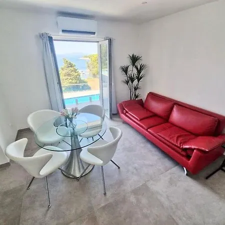 Suha Punta Luxury First Row To The Sea Apartamento